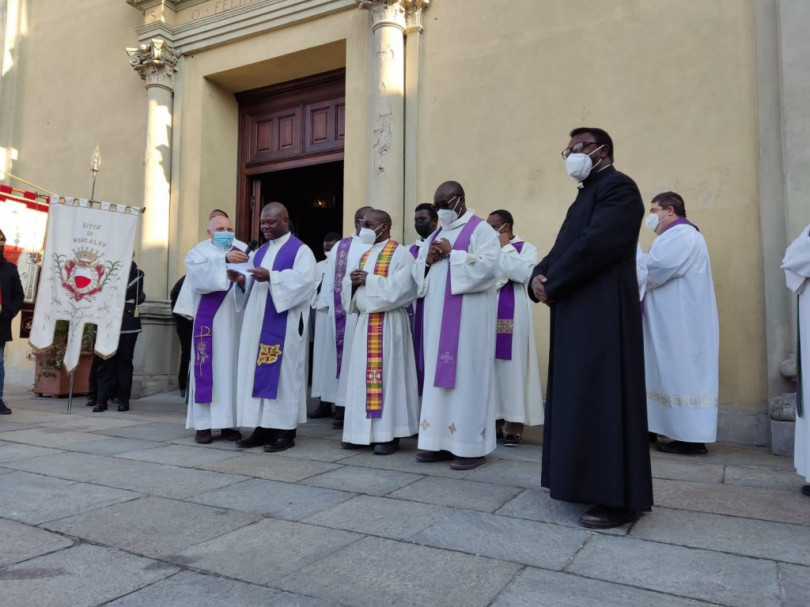 La comunità di Moncalvo ha accolto il nuovo parroco